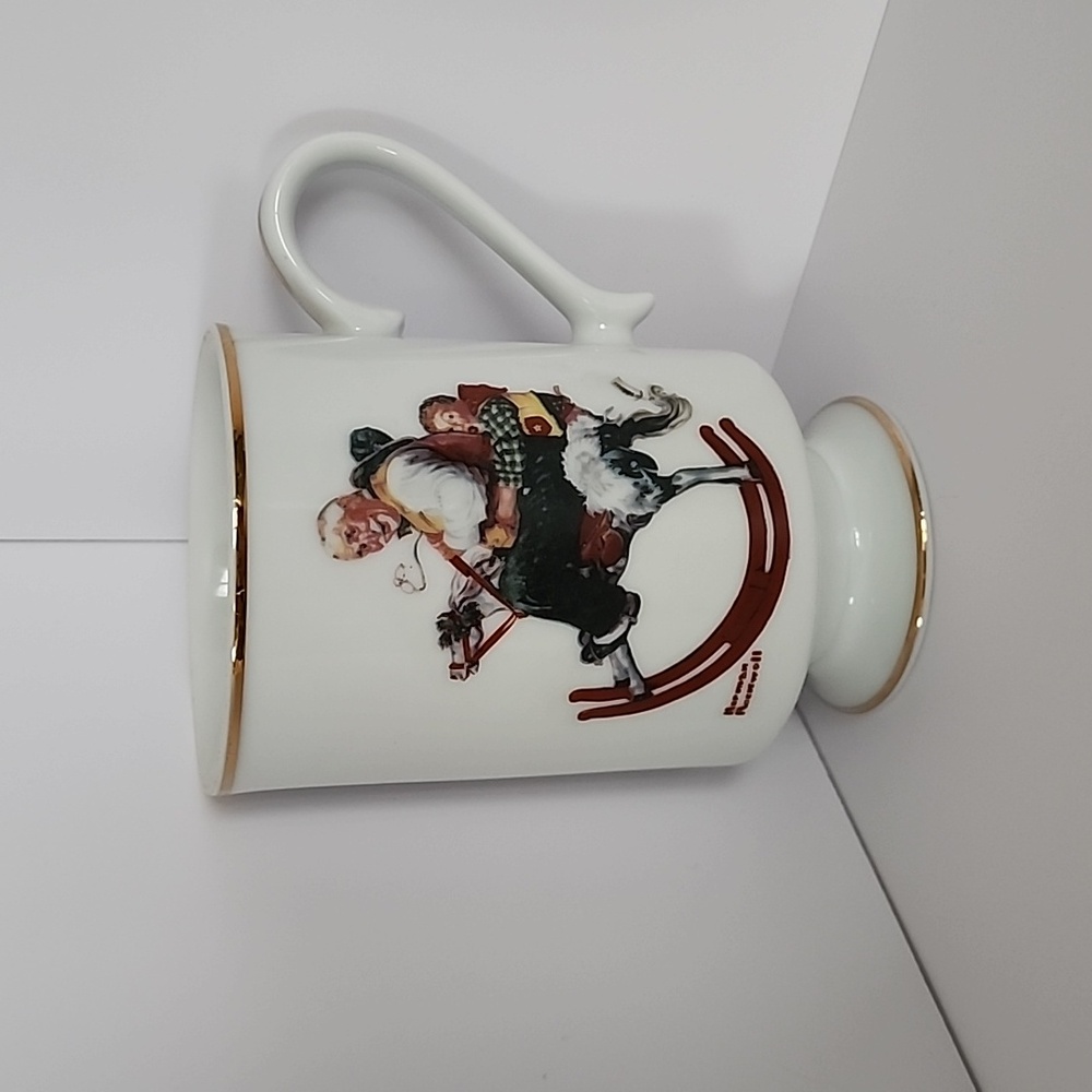 Norman Rockwell Elegant White Porcelain Mug with Vintage Design Set 7